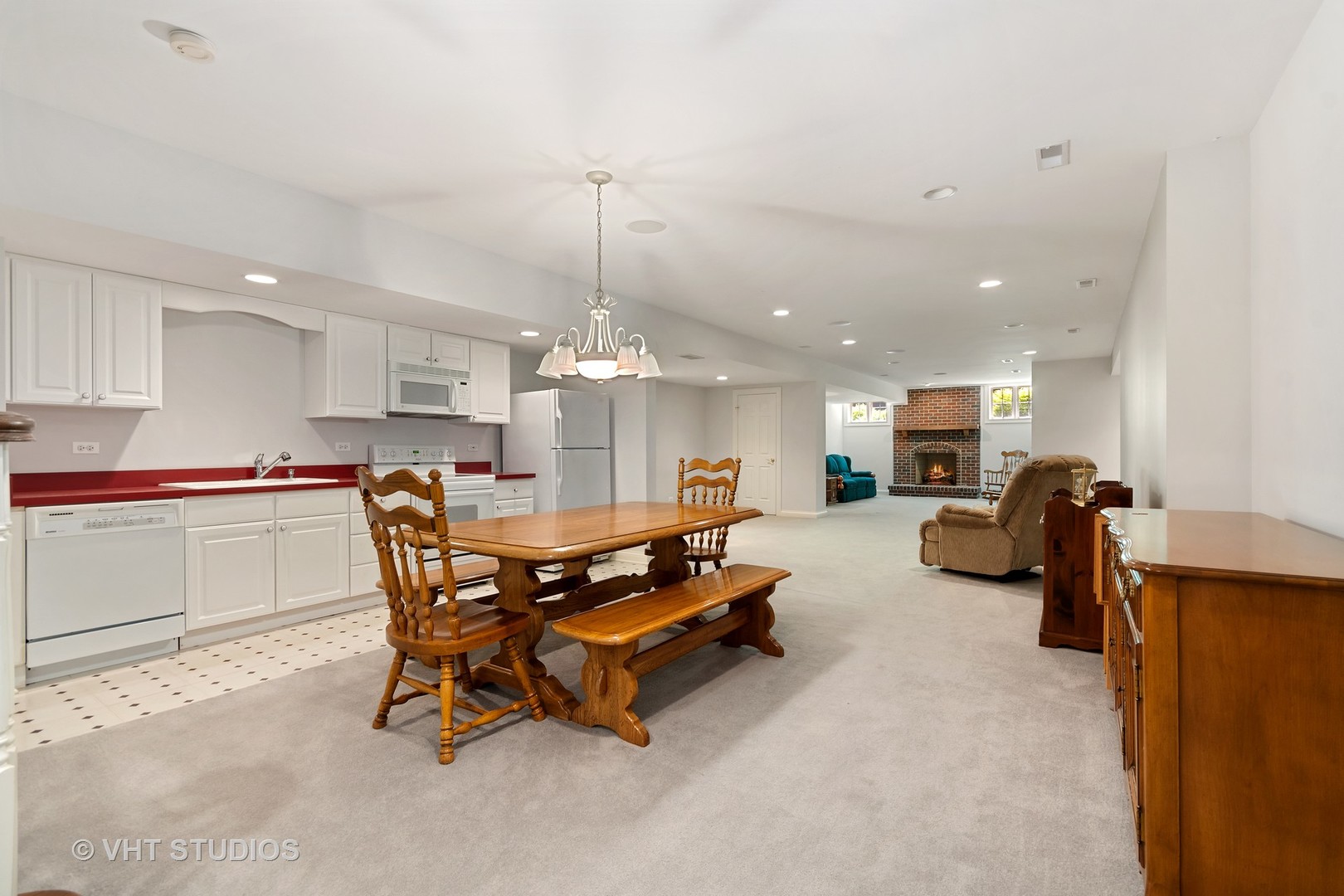 3603 Chesapeake Road St. Charles, IL 60175 - Photo 24 of 32 a kitchen with a table and chairs
