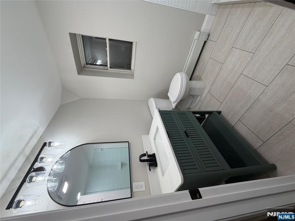 1027 Maple Avenue, Unit B (LEFT SIDE) Ridgefield, NJ 07657 - Photo 4 of 6