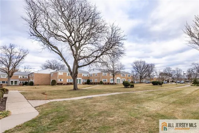 a street view with residential house