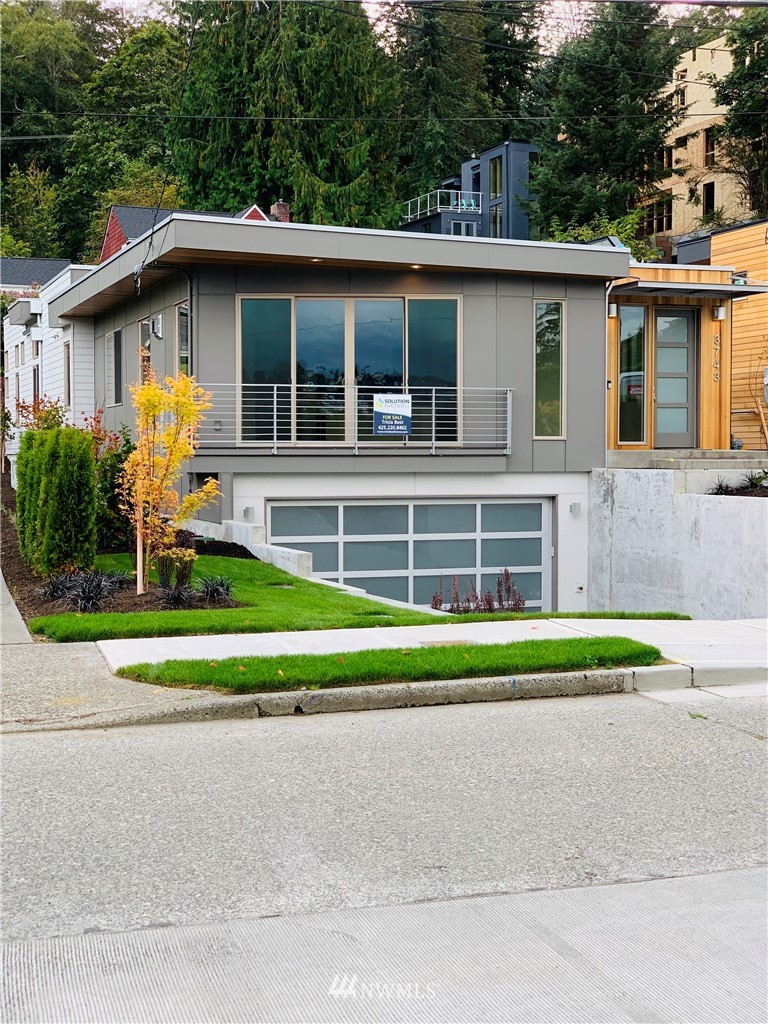 3745 West Commodore Way Seattle, WA 98199 - Photo 1 of 25 Gallery Image 1