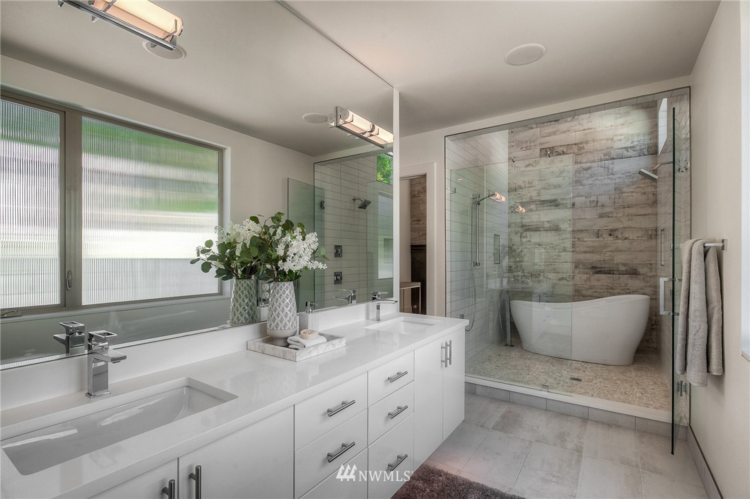 3745 West Commodore Way Seattle, WA 98199 - Photo 13 of 25 Gallery Image 13