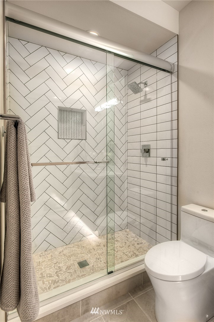 3745 West Commodore Way Seattle, WA 98199 - Photo 16 of 25 Gallery Image 16