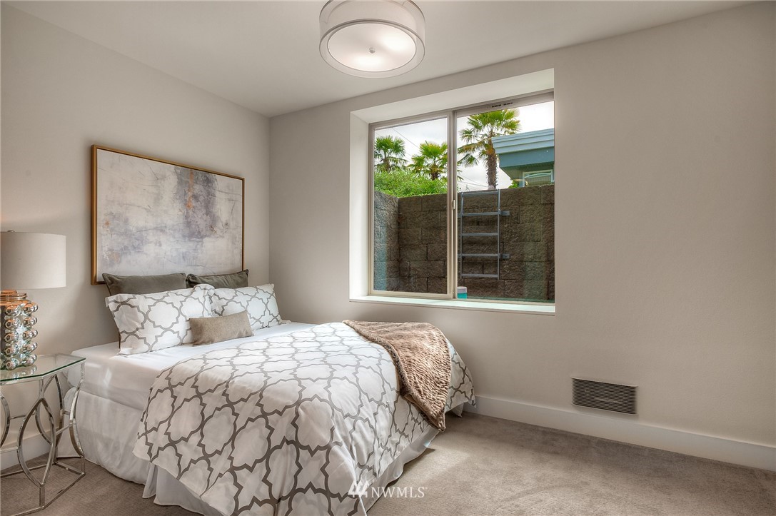 3745 West Commodore Way Seattle, WA 98199 - Photo 20 of 25 Gallery Image 20
