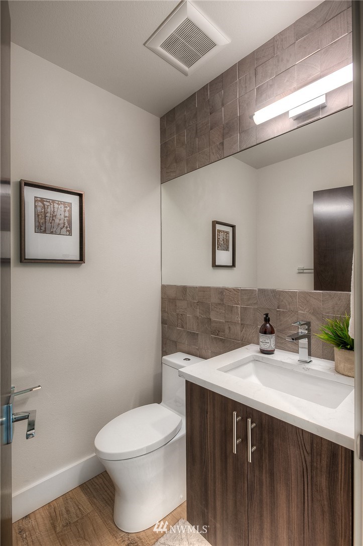 3745 West Commodore Way Seattle, WA 98199 - Photo 21 of 25 Gallery Image 21