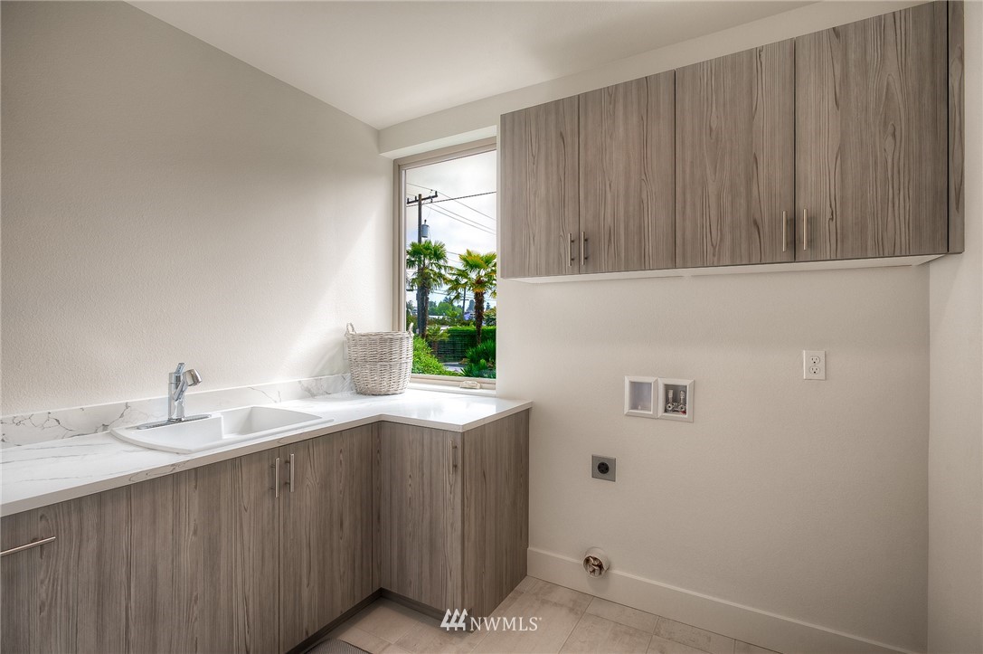 3745 West Commodore Way Seattle, WA 98199 - Photo 22 of 25 Gallery Image 22