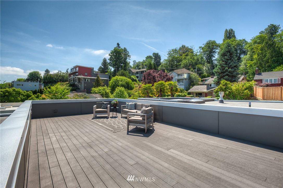 3745 West Commodore Way Seattle, WA 98199 - Photo 24 of 25 Gallery Image 24