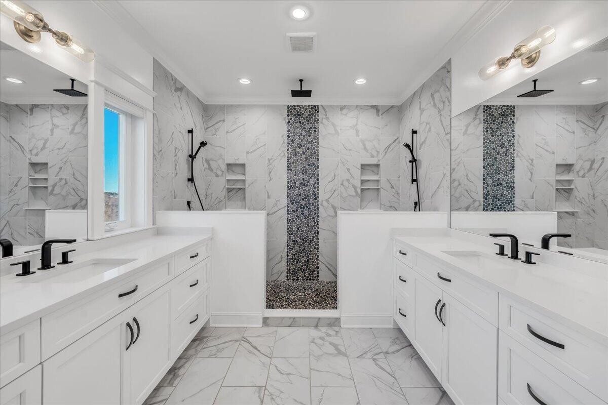 155 Riverview Drive Jasper, TN 37347 - Photo 50 of 100 a bathroom with double vanity sink and a mirror