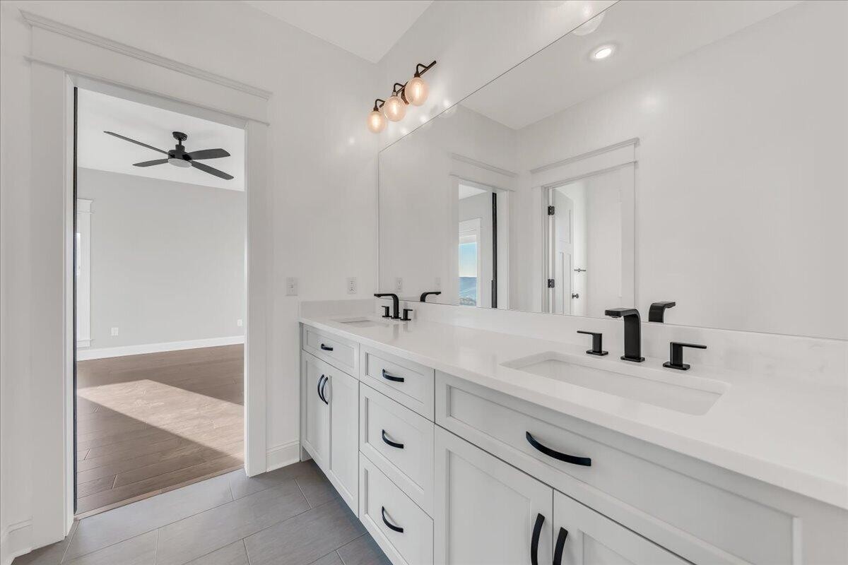 155 Riverview Drive Jasper, TN 37347 - Photo 58 of 100 a bathroom with a double vanity sink mirror and double