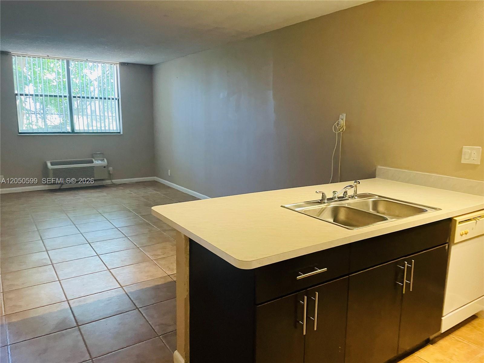 2401 Riverside Drive, Unit 114B Coral Springs, FL 33065 - Photo 5 of 15