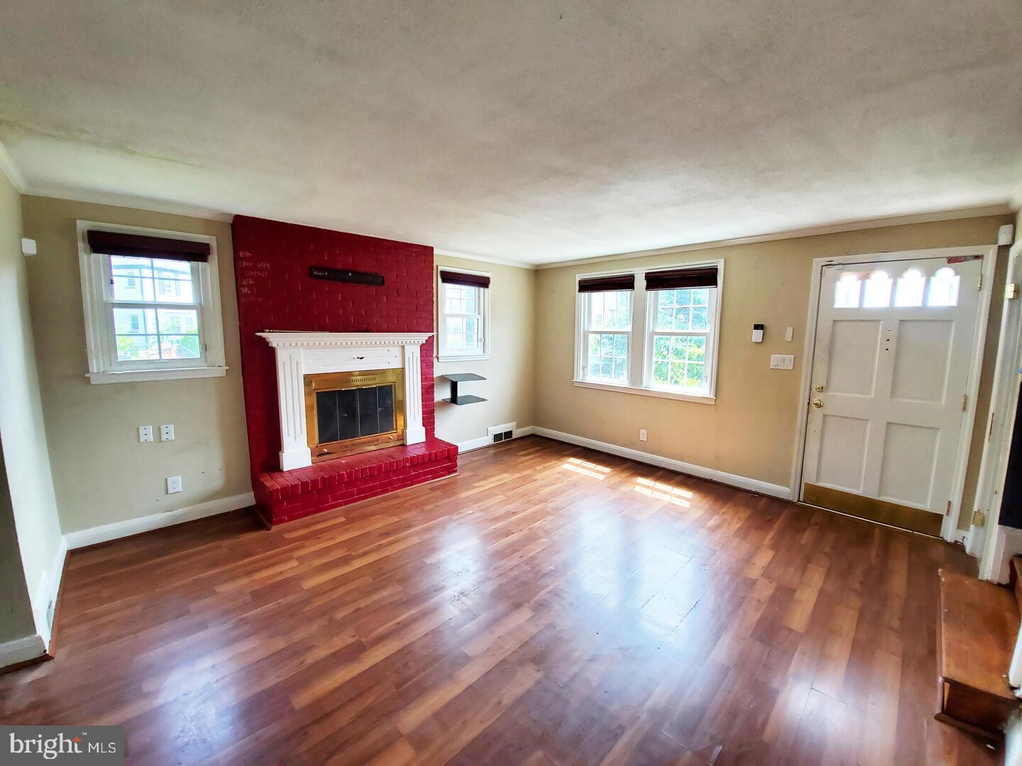 776 Charing Cross Road Baltimore, MD 21229 - Photo 3 of 23