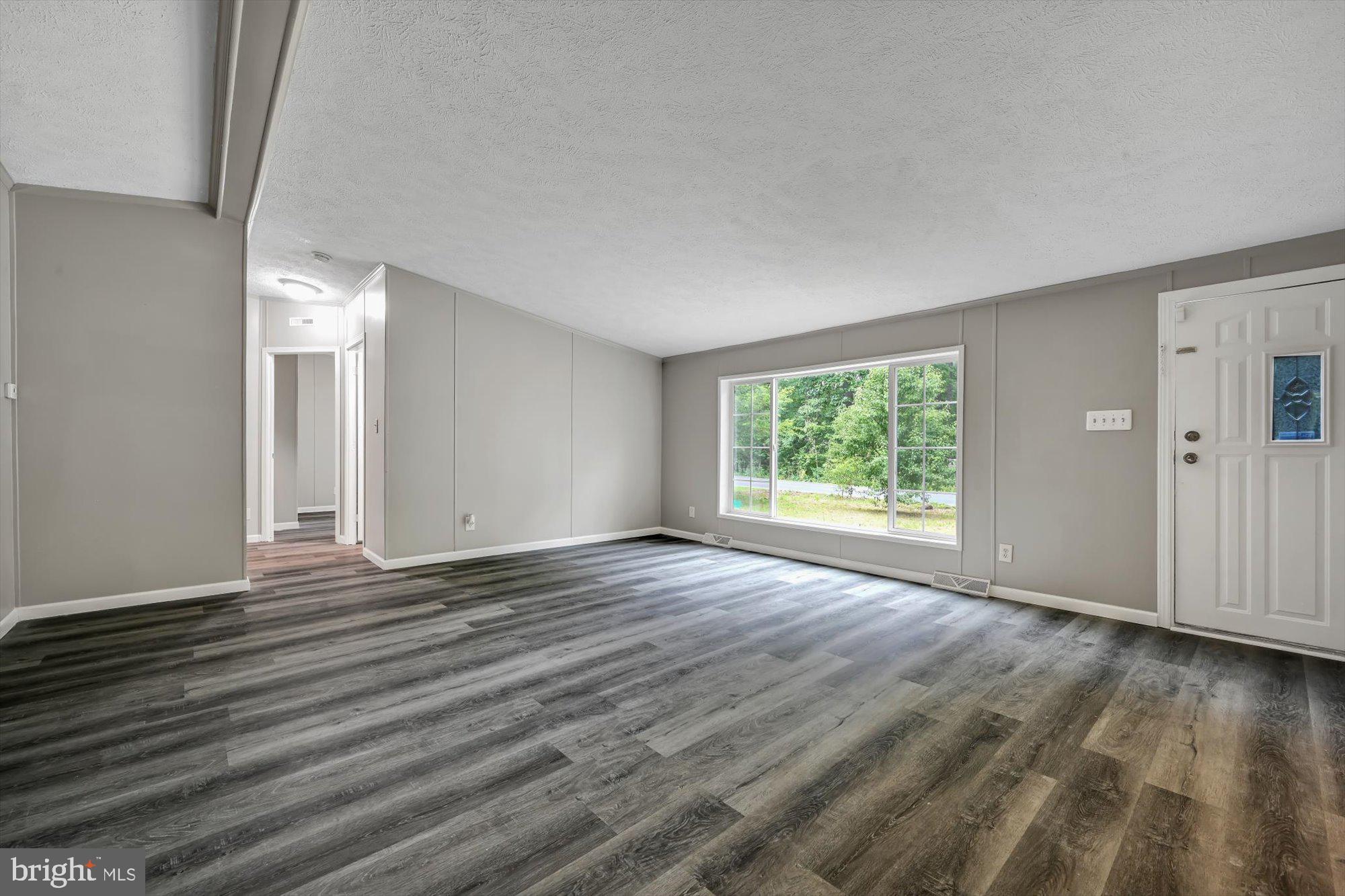 115 Pine Tree Road Manchester, PA 17345 - Photo 4 of 26