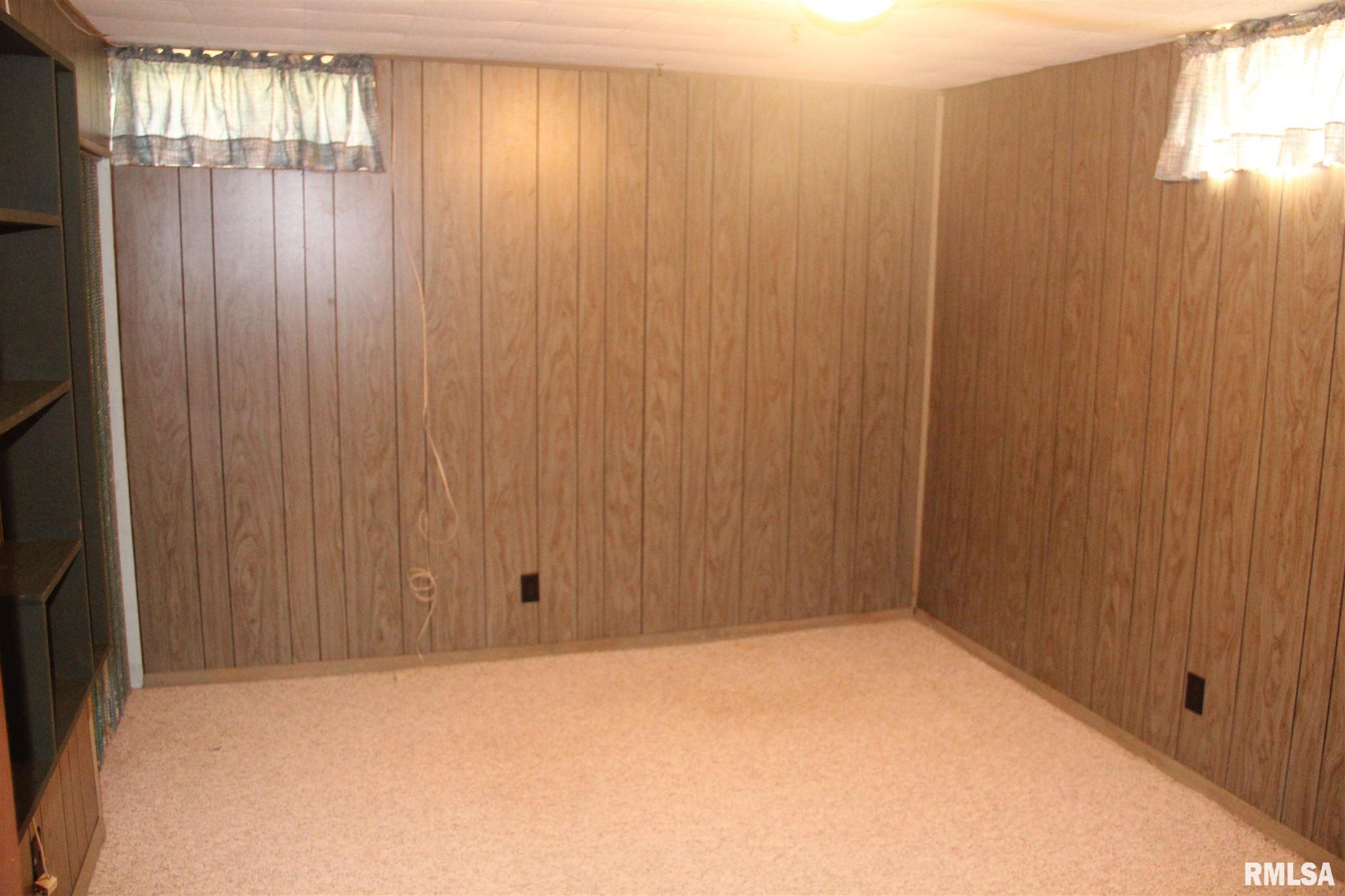 2416 Queensway Road Springfield, IL 62703 - Photo 24 of 41 Gallery Image 24