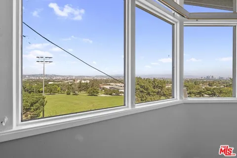 $799,000 | 4749 Don Ricardo Drive, Los Angeles, CA 90008