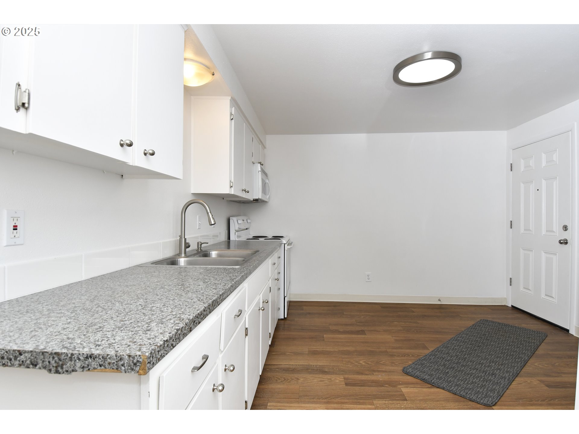 1126 South Jasper Street Cornelius, OR 97113 - Photo 31 of 47 a kitchen with a sink and a cabinets