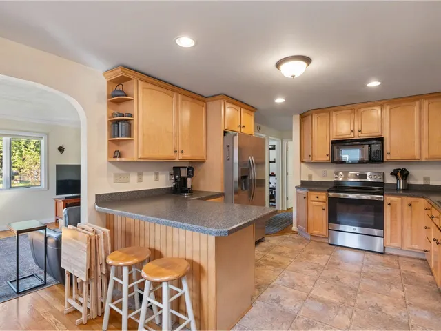 $605,000 | 17 Westward Drive, Burlington, VT 05408