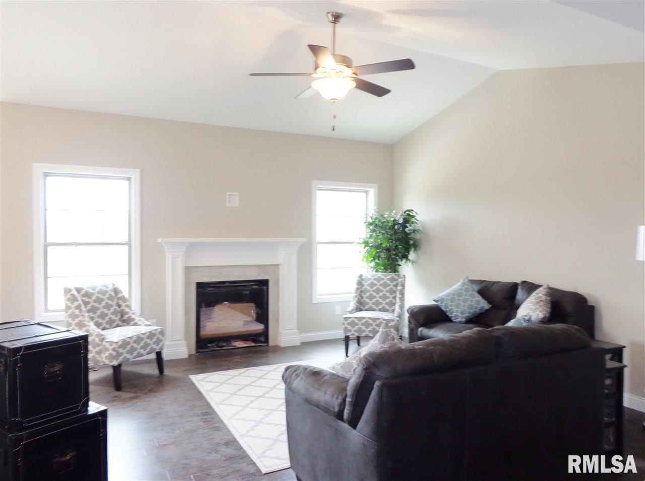 734 Labrador Way Washington, IL 61571 - Photo 8 of 29 Gallery Image 8