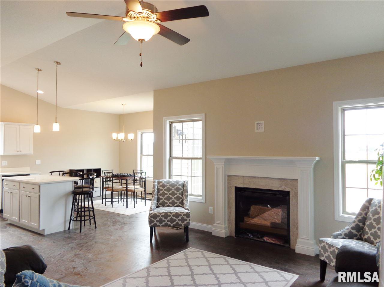 734 Labrador Way Washington, IL 61571 - Photo 10 of 29 Gallery Image 10