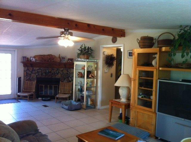 909 Plantation Road Key Largo, FL 33037 - Photo 3 of 10 561239 - 909 plantation - liv room 2
