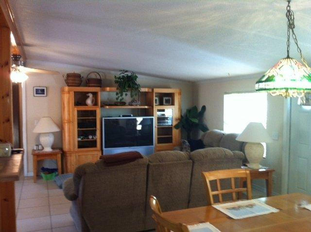 909 Plantation Road Key Largo, FL 33037 - Photo 6 of 10 561239 - 909 plantation - liv room