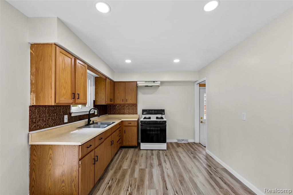 26027 Ross Street Inkster, MI 48141 - Photo 9 of 23