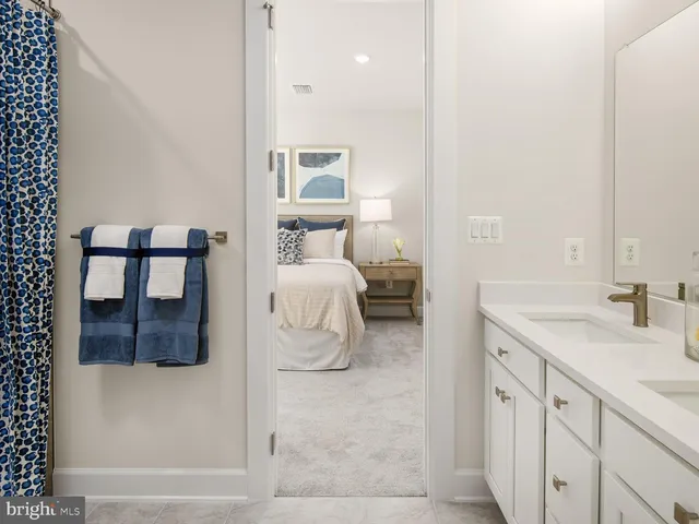 a en suite bathroom with a sink and a mirror