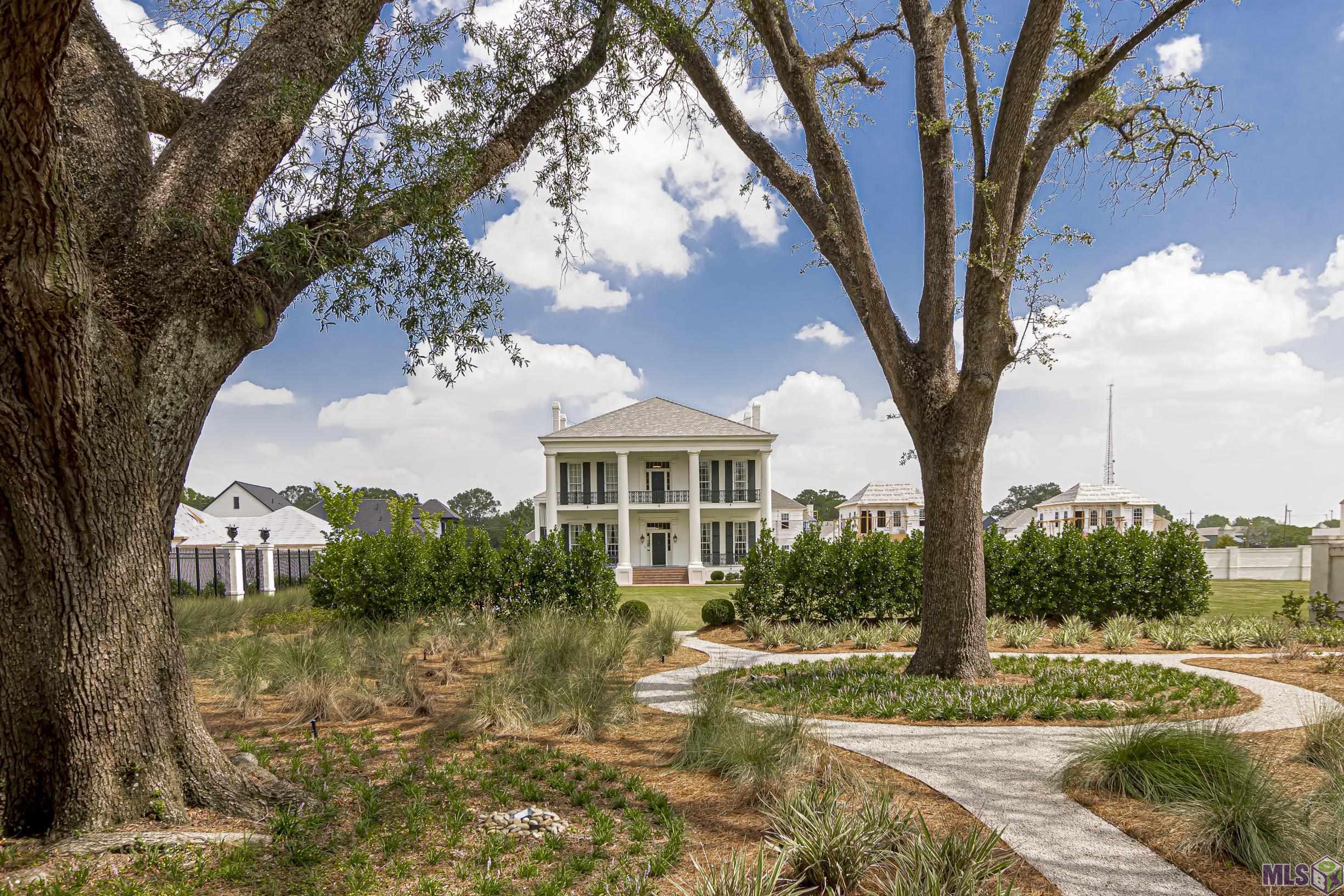 672 Adelia Lane Baton Rouge, LA 70806 - Photo 5 of 41 View of clubhouse from entrance