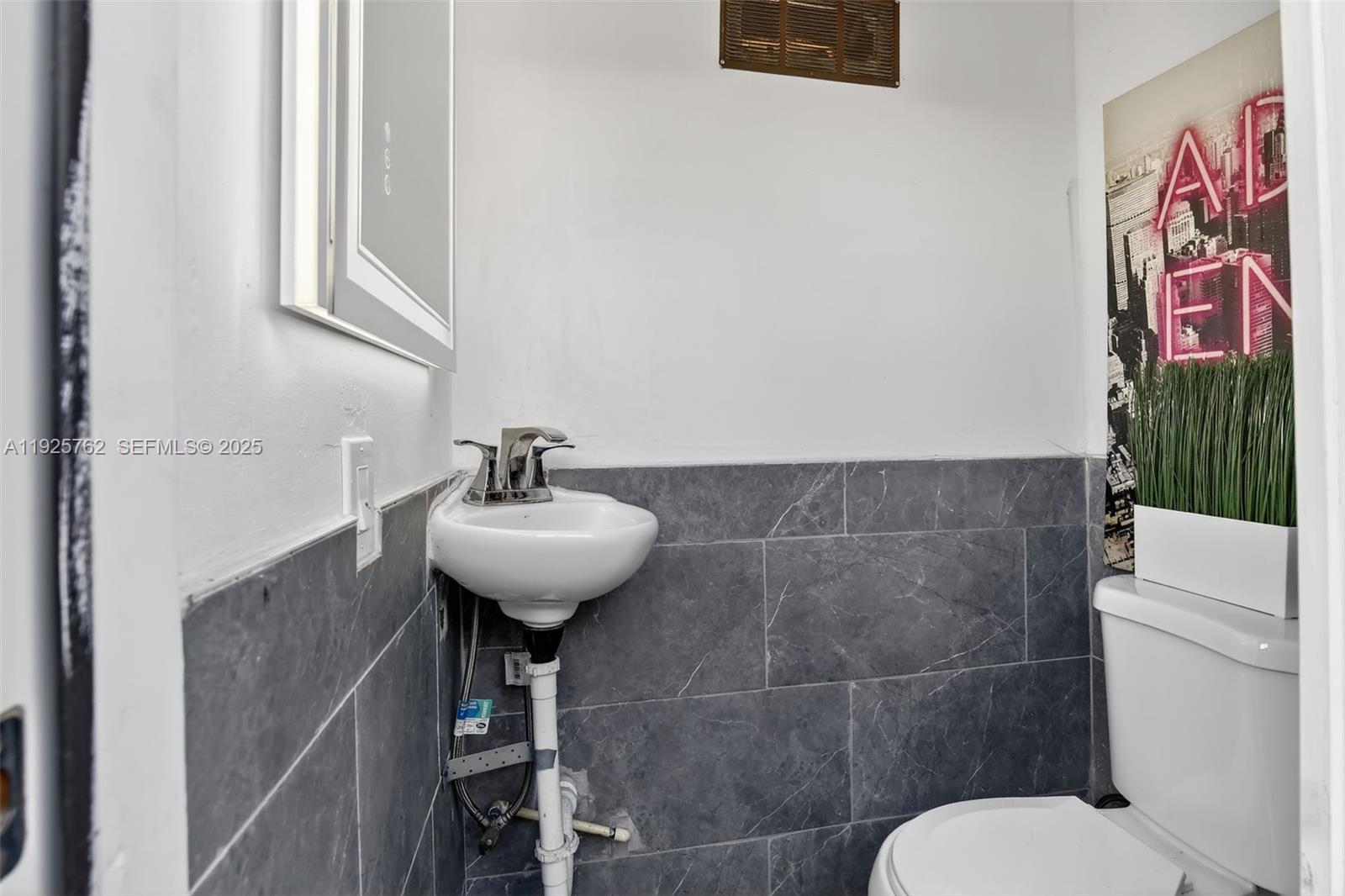 2256 Simms Street Hollywood, FL 33020 - Photo 23 of 28 exterior cabana bath