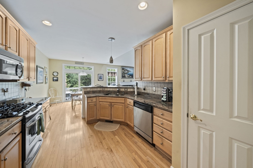 16 Schooner Way, Unit 16 Marshfield, MA 02050 - Photo 5 of 42