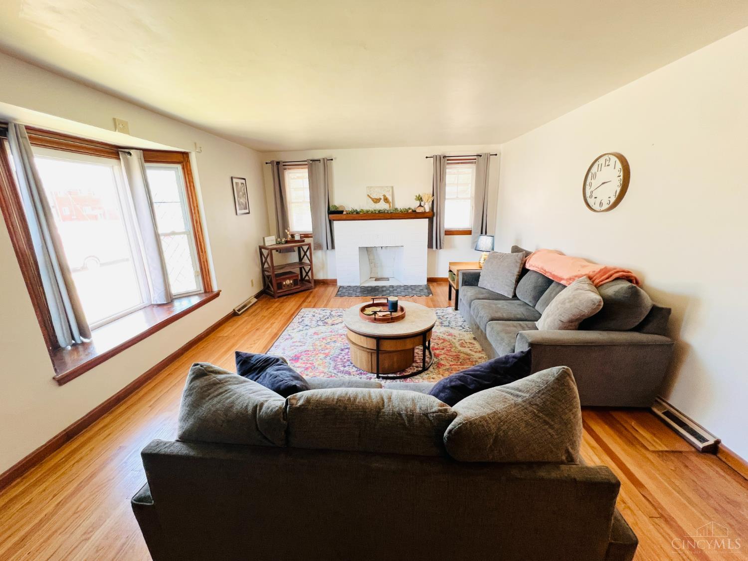 7905 Plainfield Road Cincinnati, OH 45236 - Photo 3 of 32