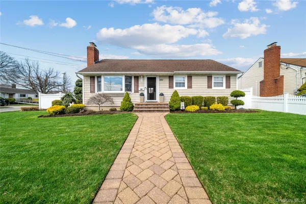 $859,000 | 261 North 6th Street, Bethpage, NY 11714