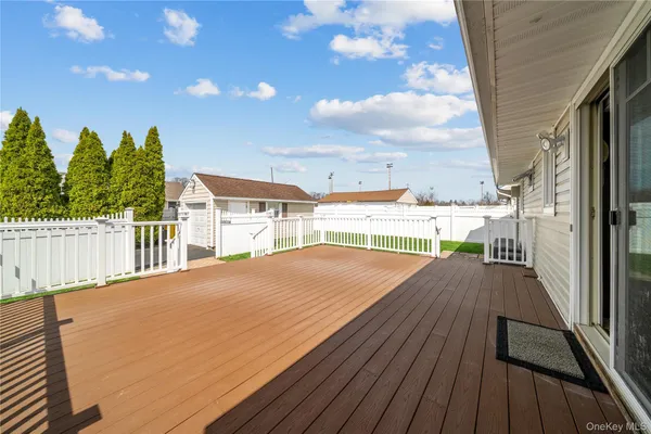 $859,000 | 261 North 6th Street, Bethpage, NY 11714