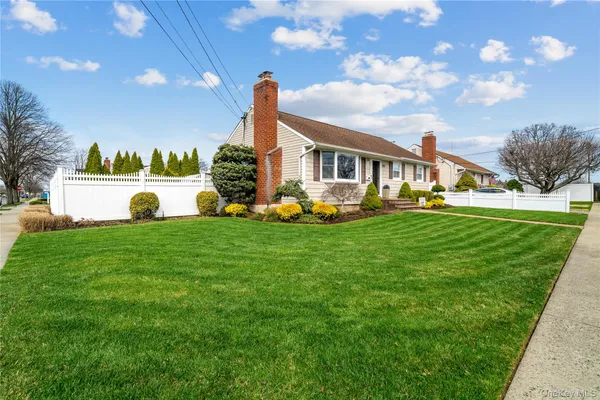 $859,000 | 261 North 6th Street, Bethpage, NY 11714
