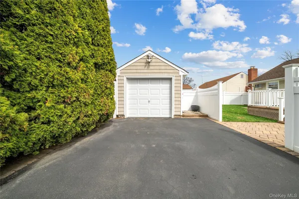 $859,000 | 261 North 6th Street, Bethpage, NY 11714