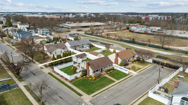 $859,000 | 261 North 6th Street, Bethpage, NY 11714