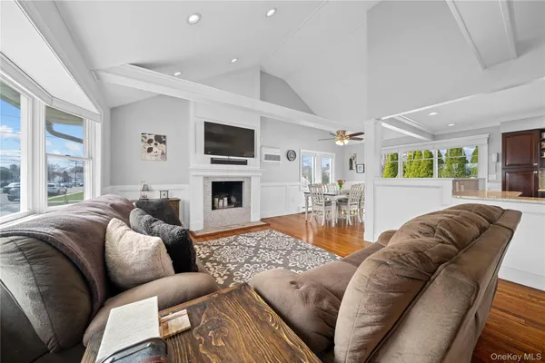 $859,000 | 261 North 6th Street, Bethpage, NY 11714