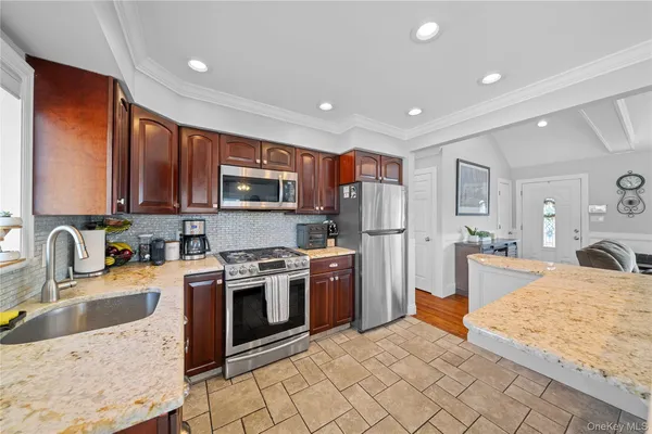 $859,000 | 261 North 6th Street, Bethpage, NY 11714
