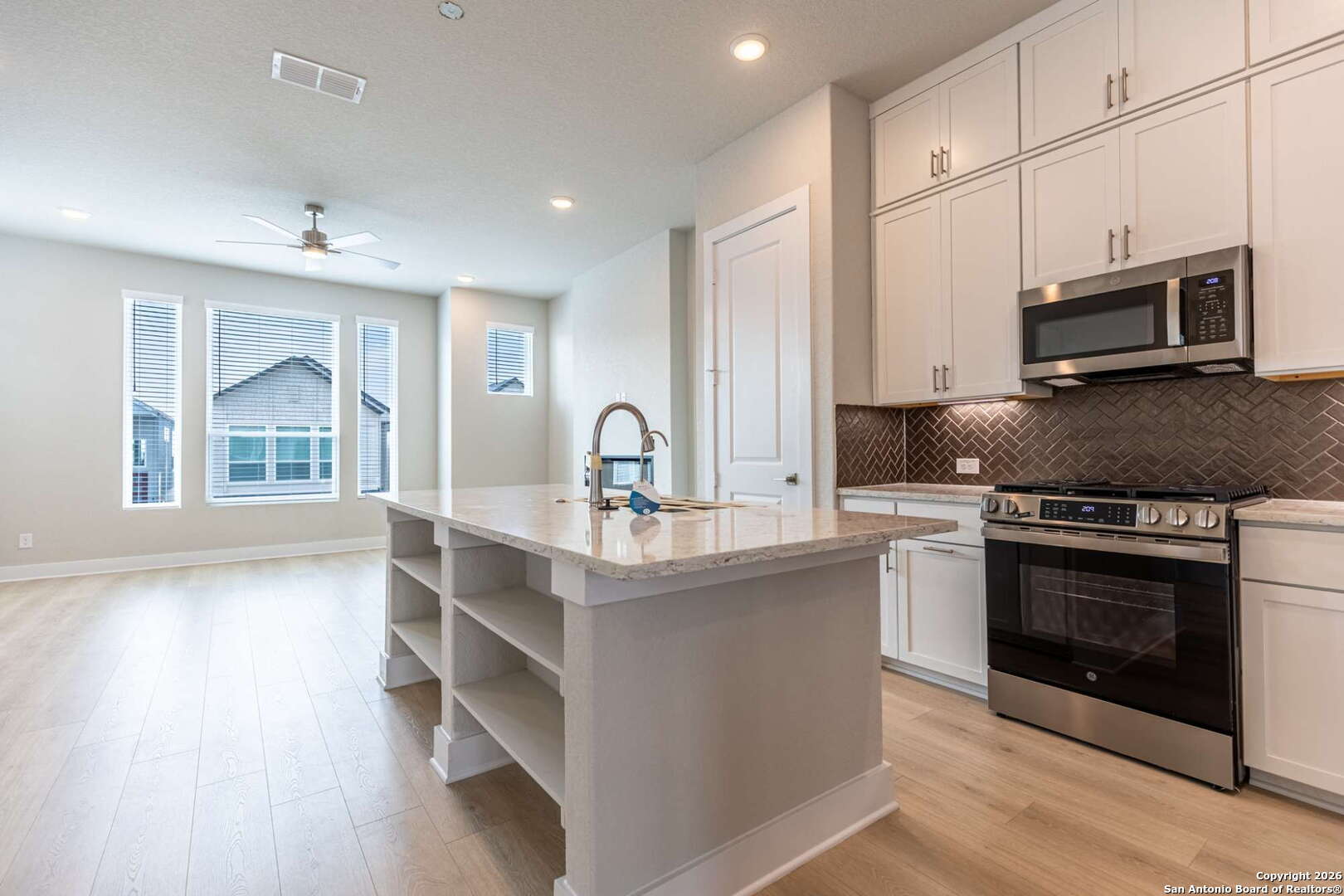 6464 Babcock Road, Unit 303 San Antonio, TX 78249 - Photo 5 of 39