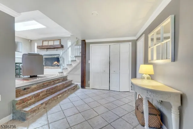 a view of empty room with window