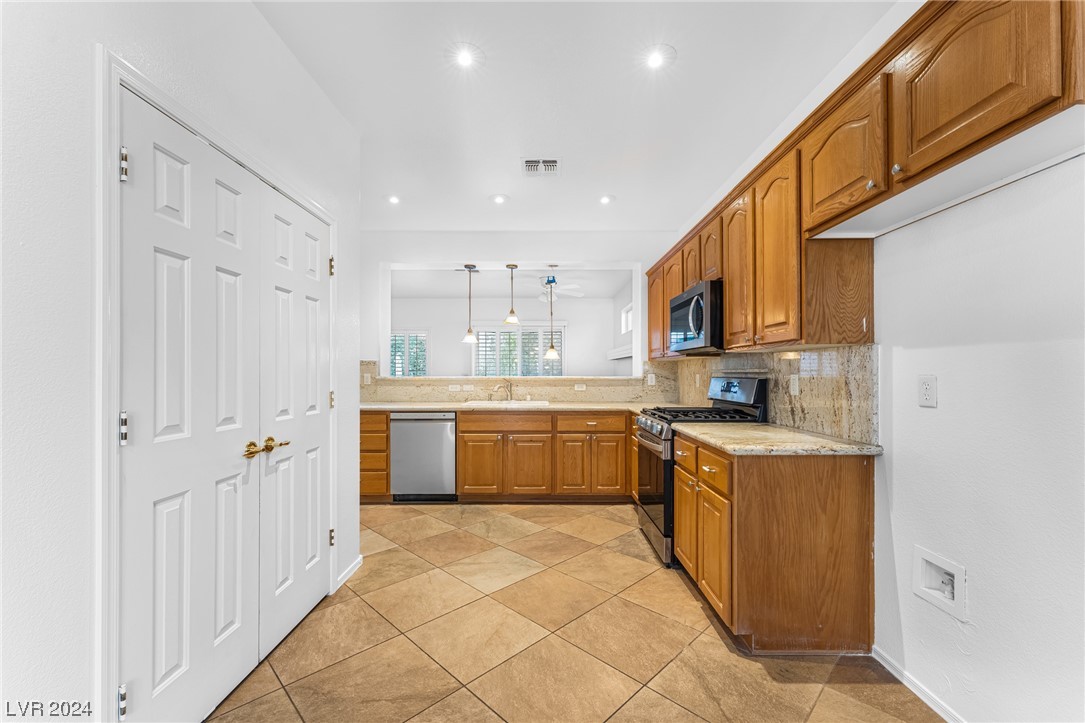 3039 Hickory Valley Road Henderson, NV 89052 - Photo 10 of 28 Gallery Image 10