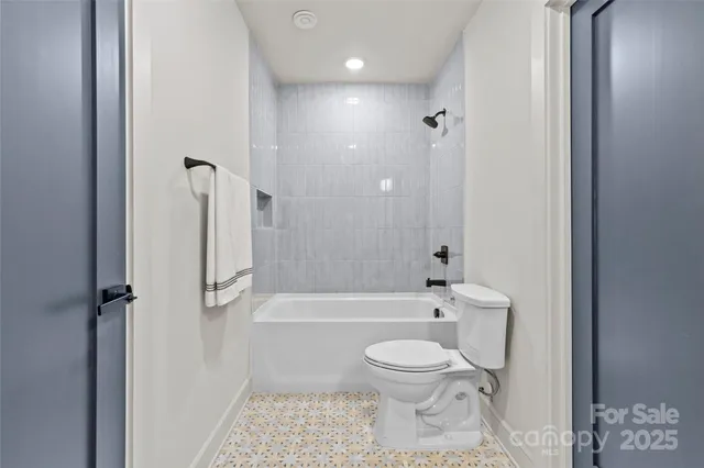 a view of empty room with window and ceiling fan