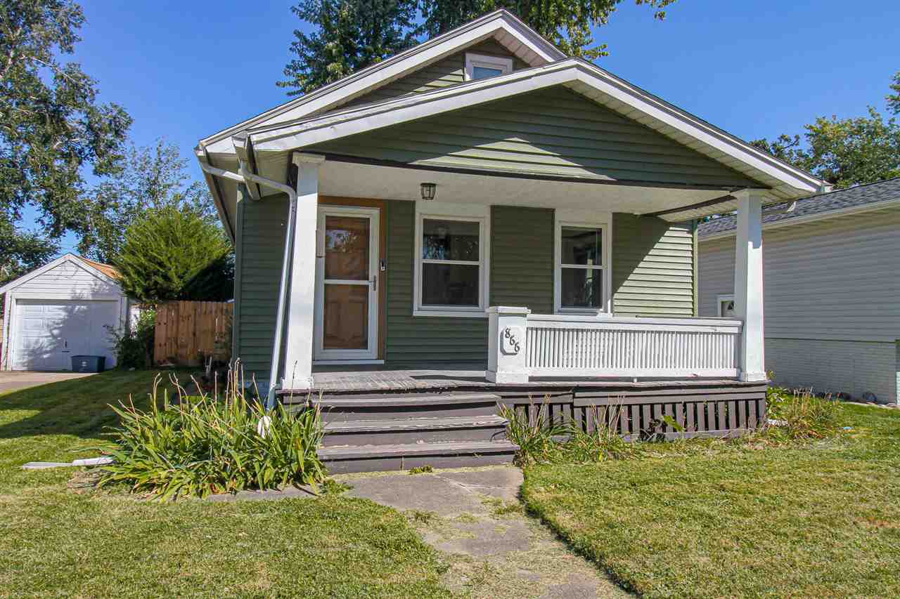 866 Oakland Road Northeast Cedar Rapids, IA 52402 - Photo 3 of 30 Gallery Image 3