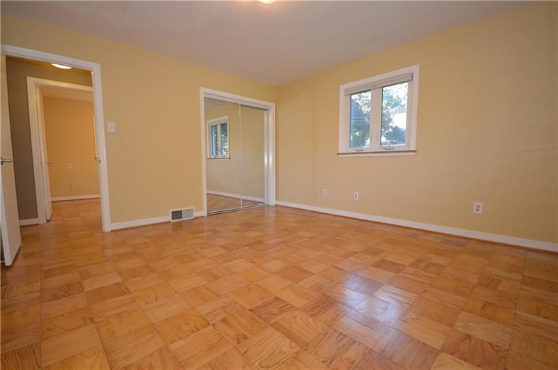 807 Valleyview Road Pittsburgh, PA 15243 - Photo 14 of 25 One of 5 bedrooms