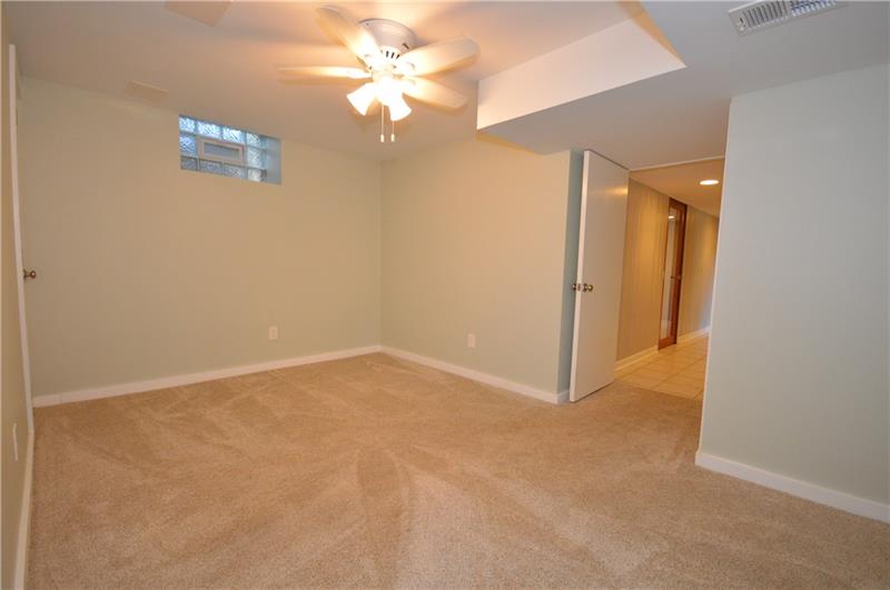 807 Valleyview Road Pittsburgh, PA 15243 - Photo 15 of 25 Light and bright bedroom