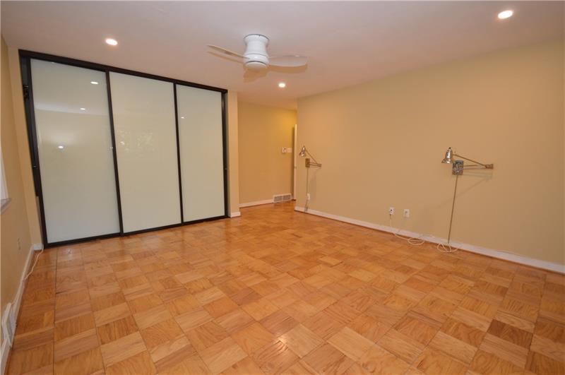 807 Valleyview Road Pittsburgh, PA 15243 - Photo 19 of 25 Large Master Bedroom