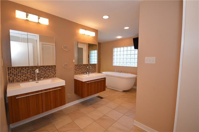 807 Valleyview Road Pittsburgh, PA 15243 - Photo 22 of 25 Master bathroom, double sinks, large soaking tub, custom tiled shower and additional laundry.