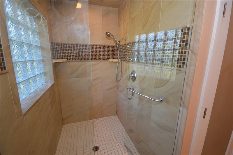 807 Valleyview Road Pittsburgh, PA 15243 - Photo 23 of 25 Large tiled master shower.
