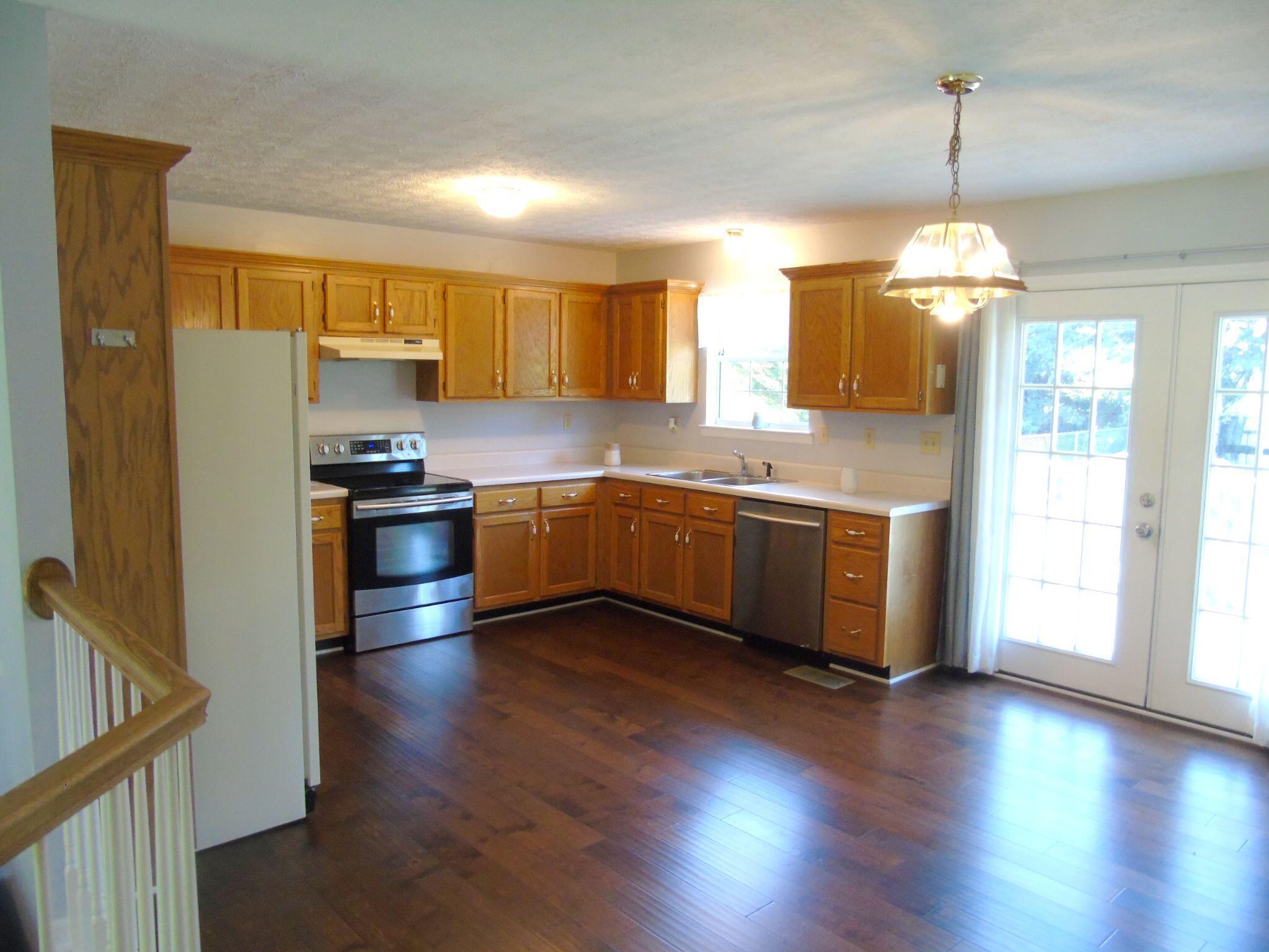155 Spring Valley Lane Ringgold, GA 30736 - Photo 12 of 45 Large kitchen. Oak cabinets