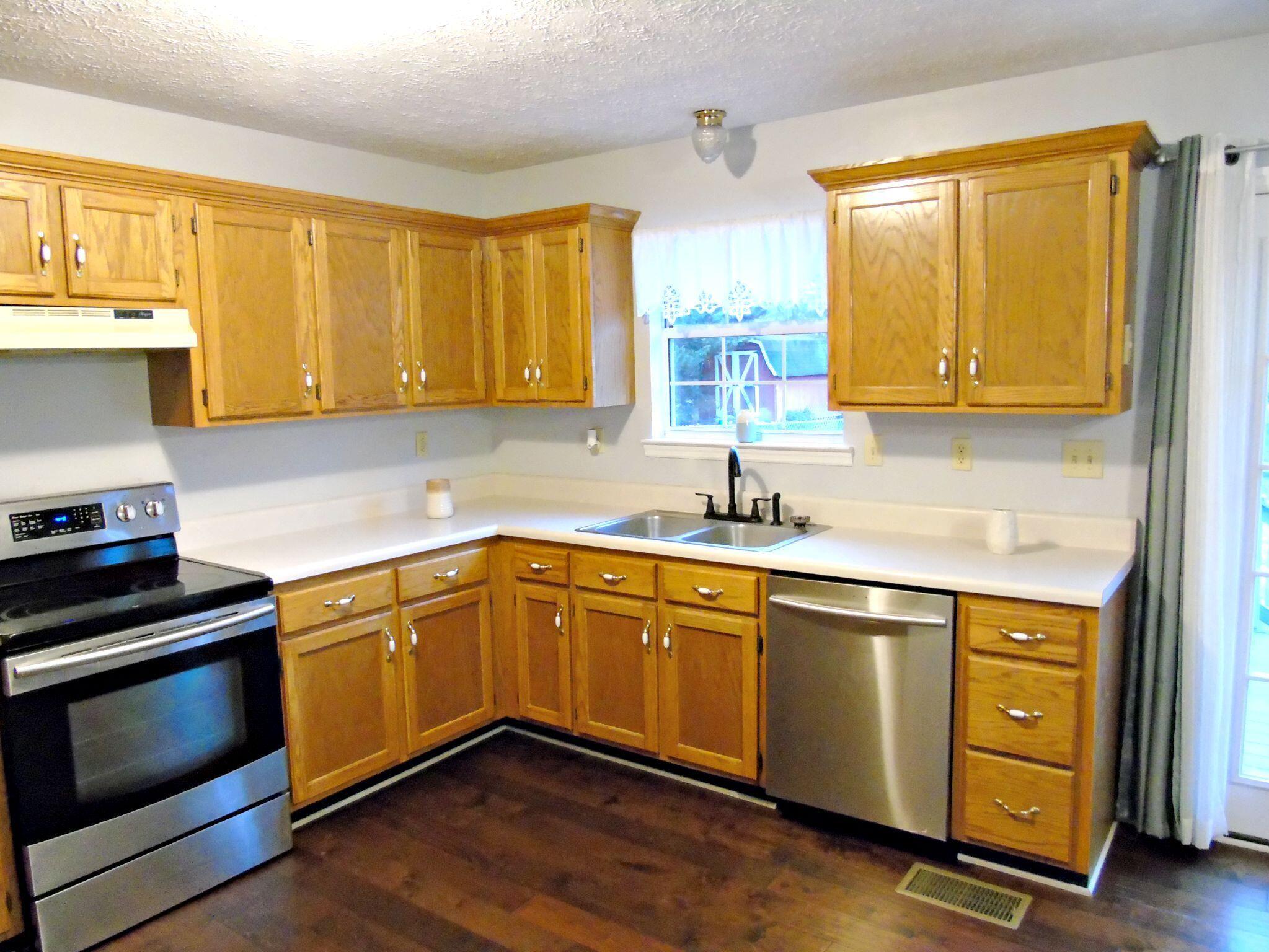 155 Spring Valley Lane Ringgold, GA 30736 - Photo 26 of 32 Bright kitchen