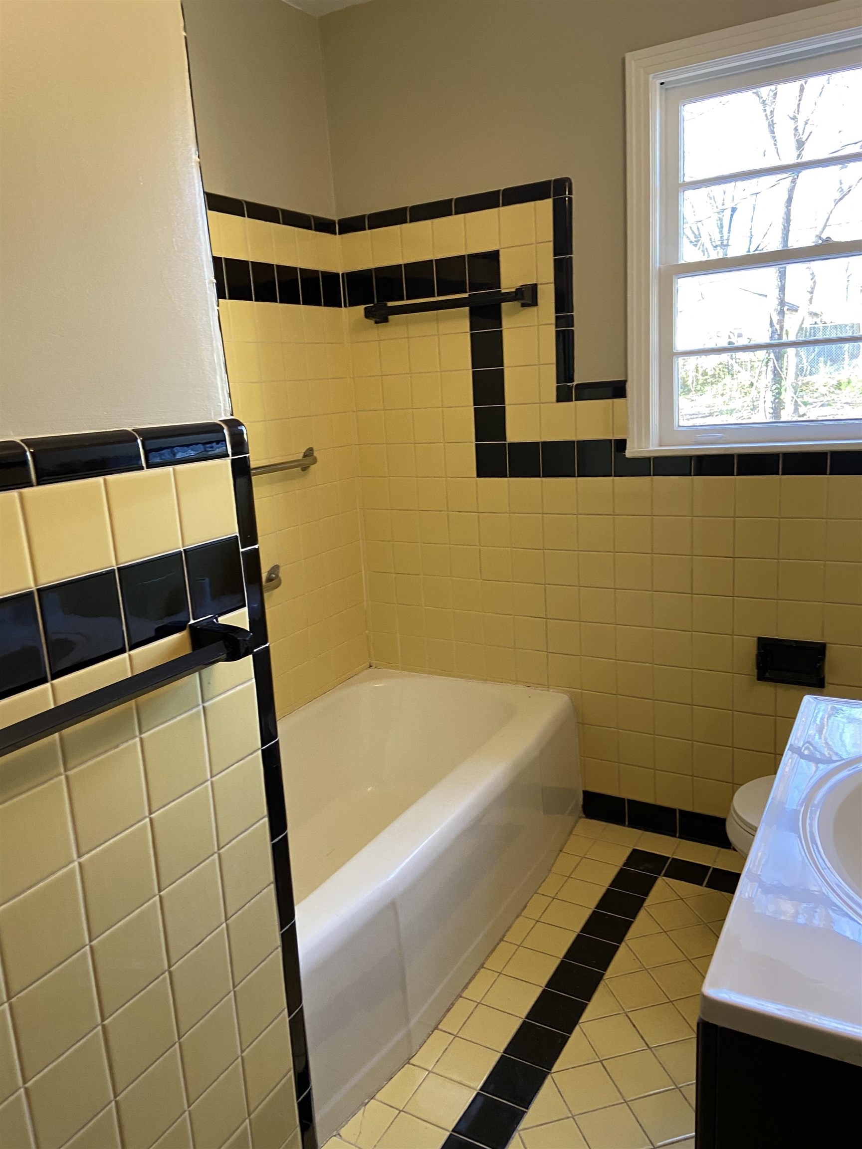 1395 Prescott Road Memphis, TN 38111 - Photo 16 of 18 a bathroom with a sink and a bathtub