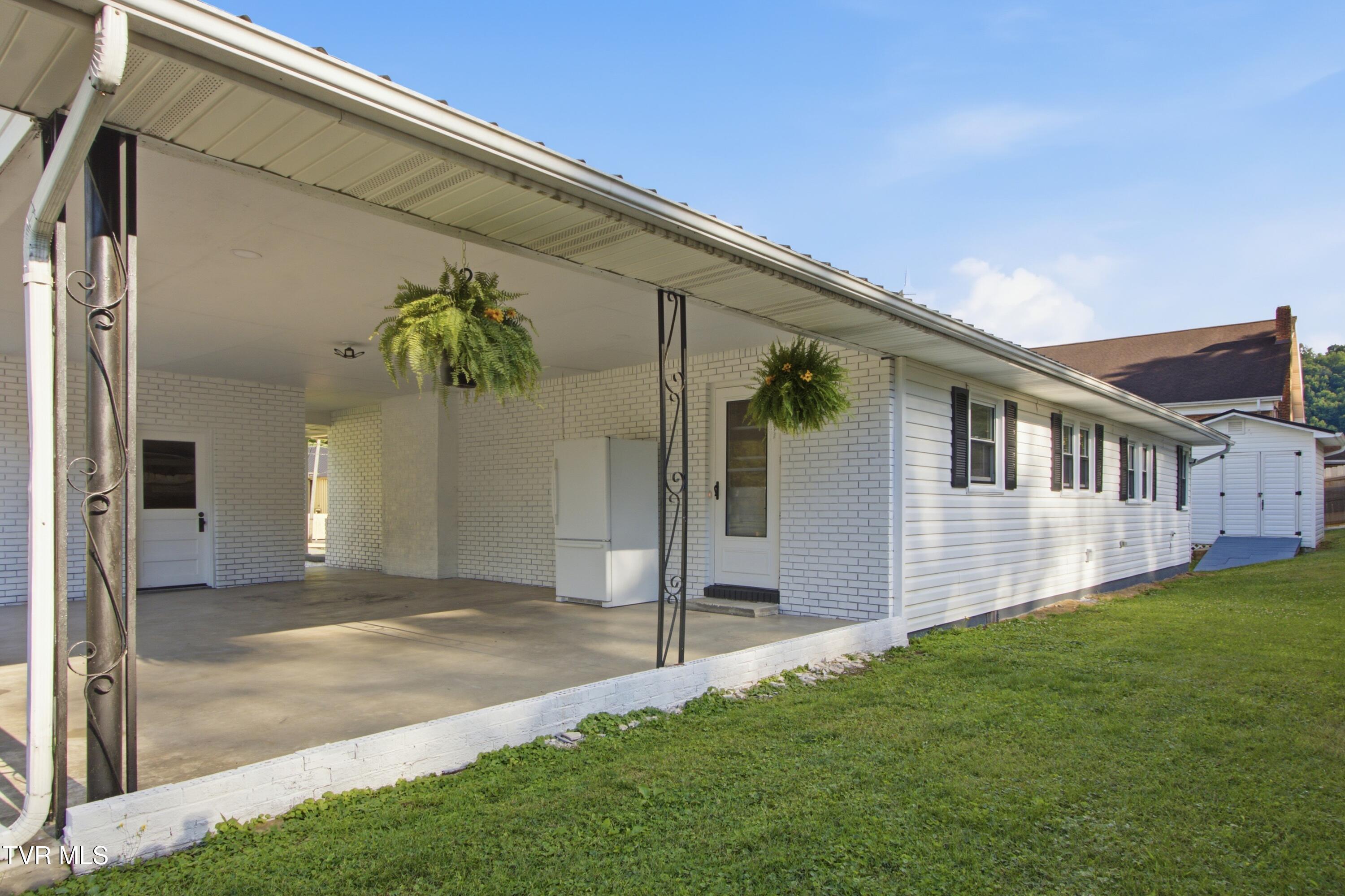 103 Commodore Avenue Elizabethton, TN 37643 - Photo 8 of 45 Patio